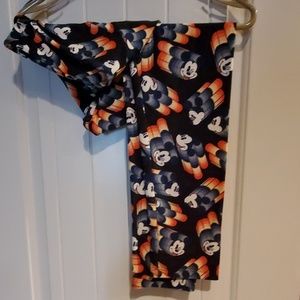 🌟SALE🌟  Plus size Lularoe Mickey Mouse Leggings